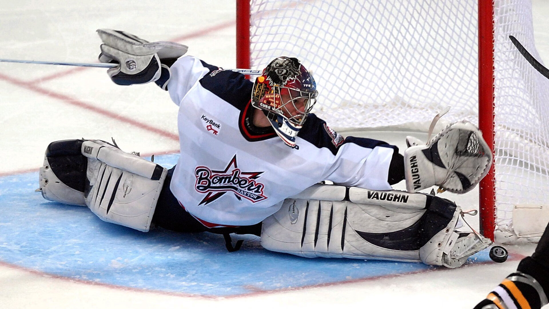 Rookie重要时刻出色防守，TES带队取胜！观众掌声雷动